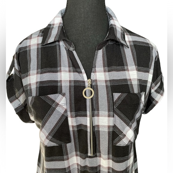 Tops - Plaid Capped Sleeve Three Quarter Zipped Top-Black/White